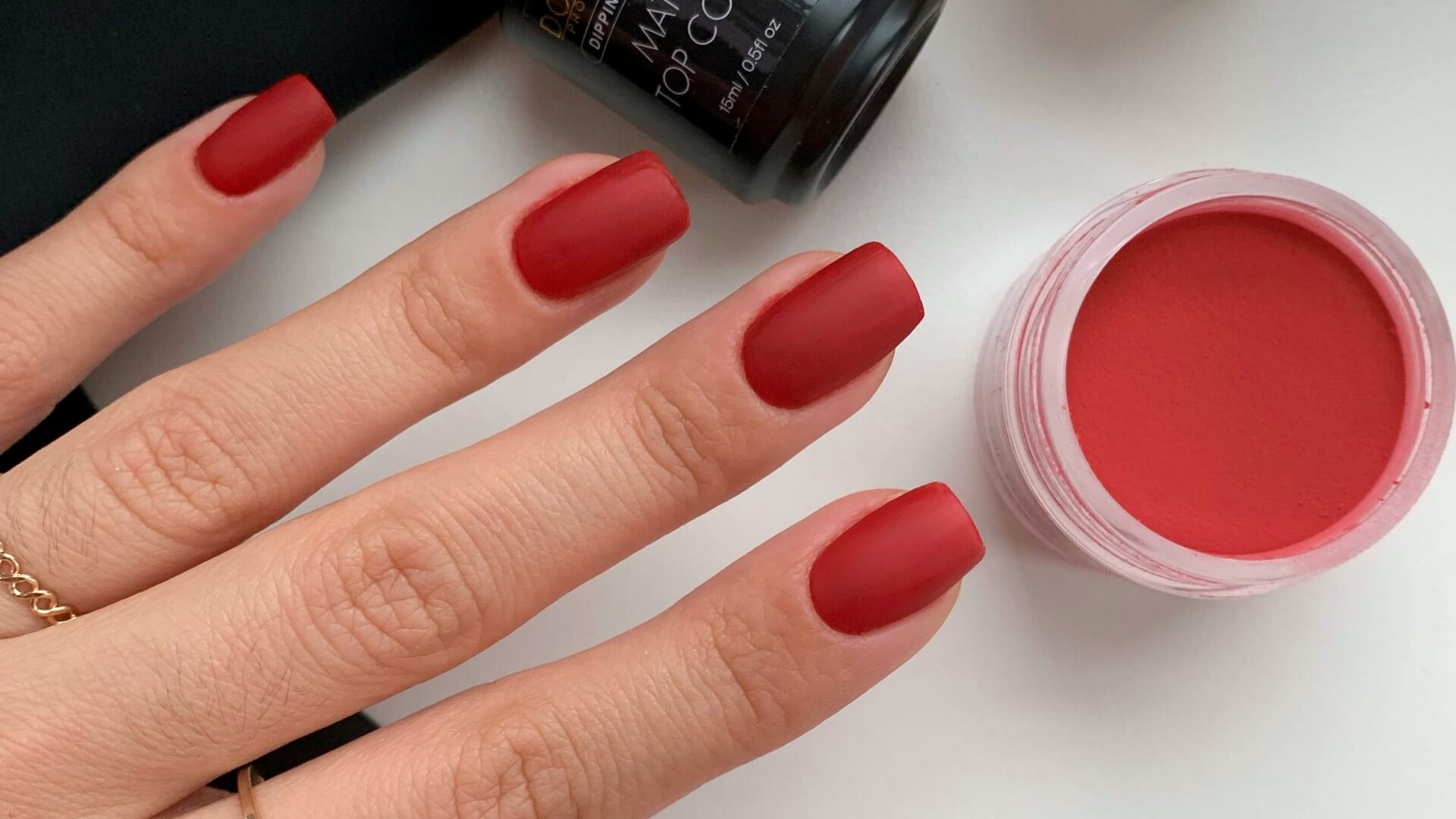 Matte Nageldesigns: Der Trend zur Understatement-Eleganz